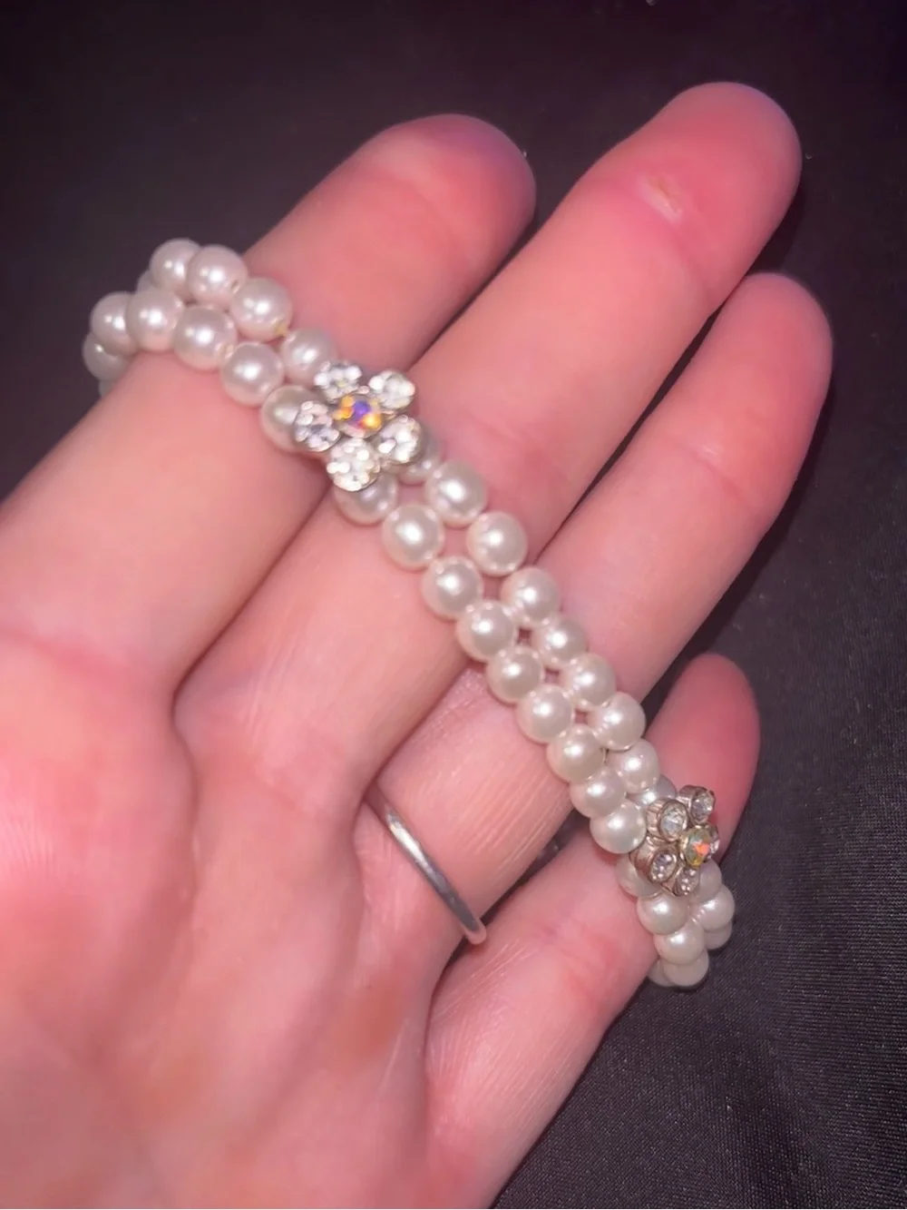 Vintage pearl stretch bracelet with flower rhinestone accents